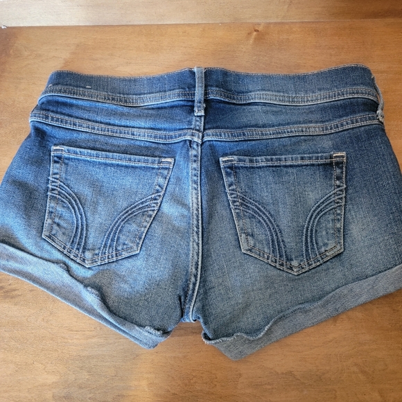 Hollister "Short" Shorts - Picture 2 of 3